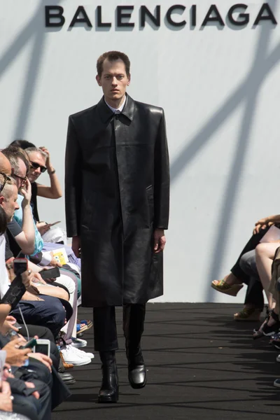 Look 13